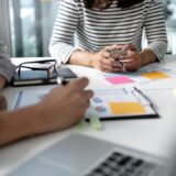 新人育成が属人化する職場の共通点｜育たない現場の課題と仕組み化のヒント