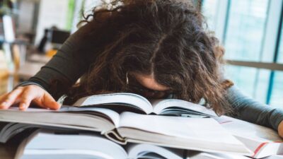 “体調不良でも出社”が当たり前？休めない職場を変える3つの対策