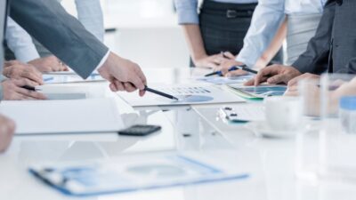 「やった気になる会議」が成果を生まない理由と、現場から変える改善策